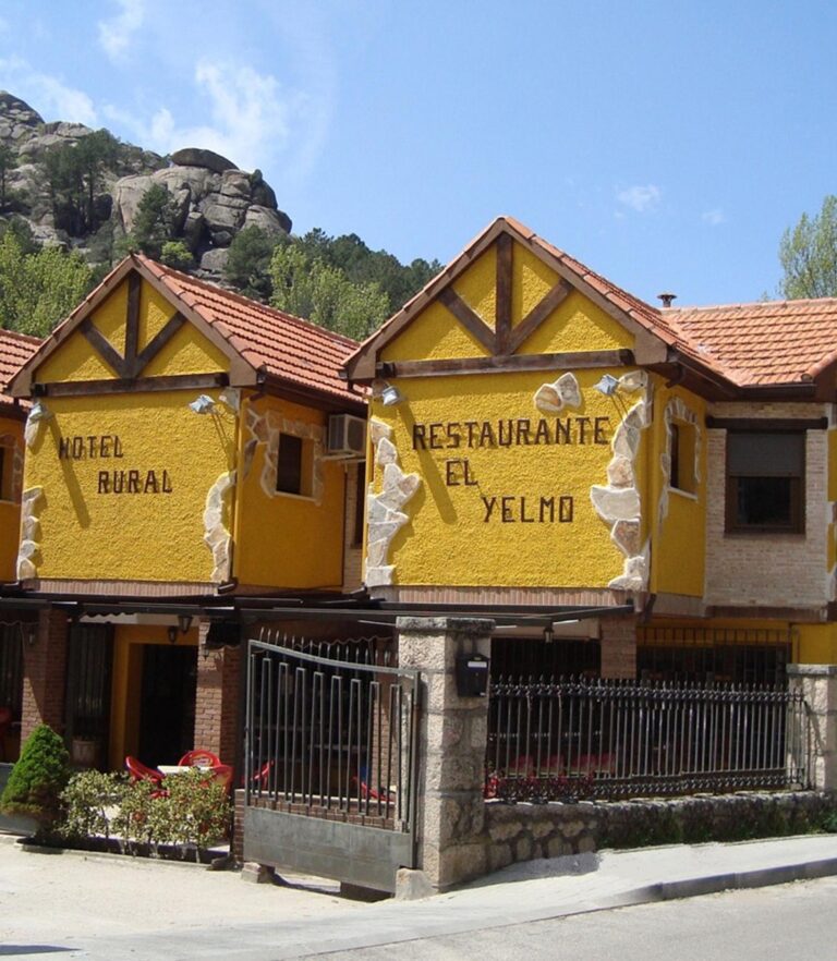 Hotel Rural El Yelmo foto 768x882