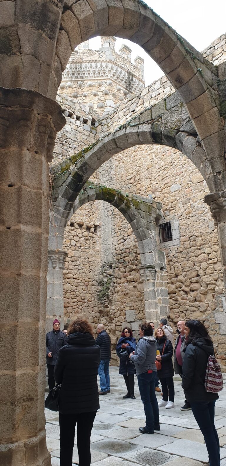 Visita castillo de Los mendoza 2 768x1580